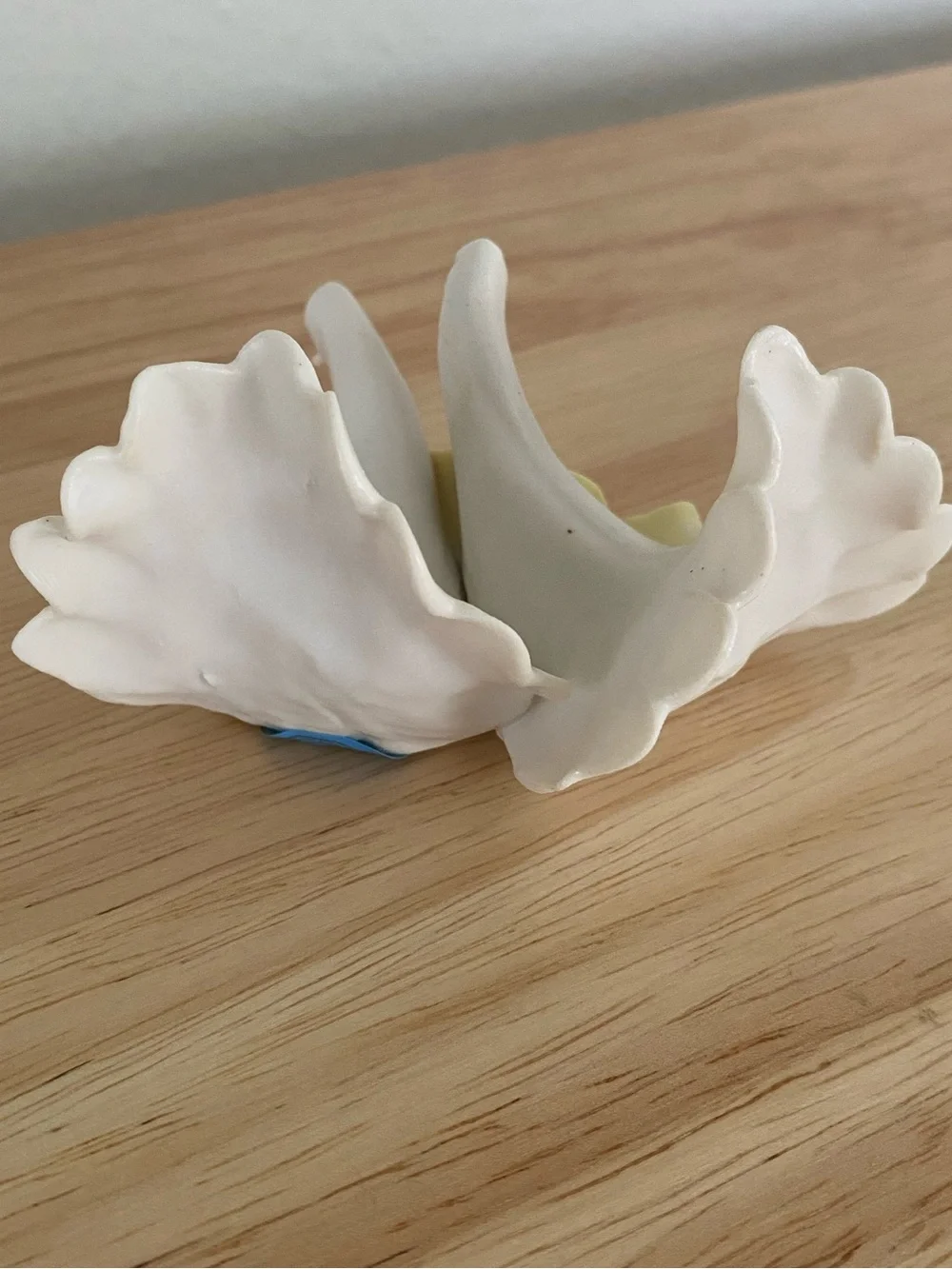 Vintage CP Chessell Pottery Isle of Wight 2 White Doves Pale Yellow Flowers